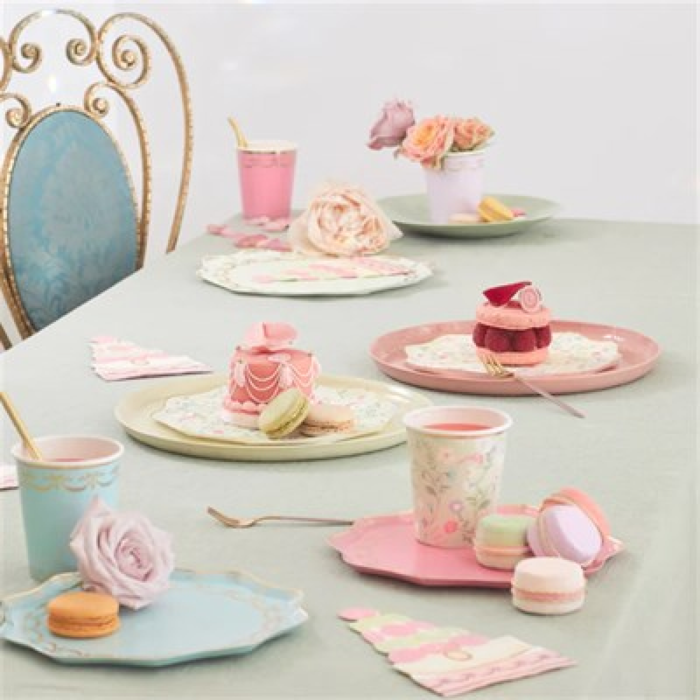 Meri Meri - Ladurée Paris Macaron Pyramid Napkins - Ladurée Paris Makaron Piramit Peçeteler - 16lı Meri Meri - Ladurée Paris Macaron Pyramid Napkins - Ladurée Paris Makaron Piramit Peçeteler - 16lı