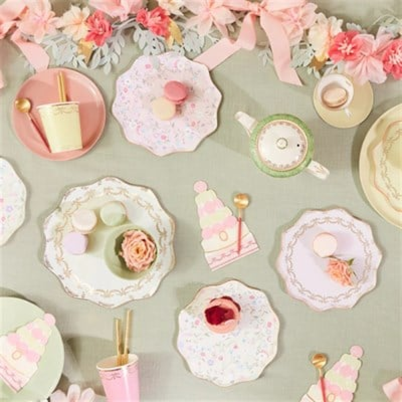 Meri Meri - Ladurée Paris Macaron Pyramid Napkins - Ladurée Paris Makaron Piramit Peçeteler - 16lı Meri Meri - Ladurée Paris Macaron Pyramid Napkins - Ladurée Paris Makaron Piramit Peçeteler - 16lı