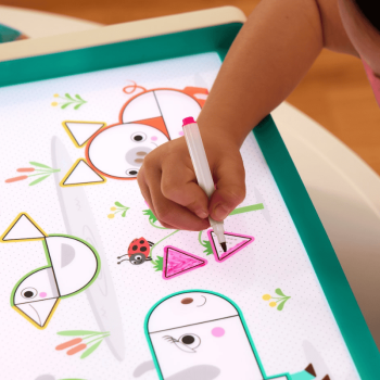 B.Toys Eğitici ve Işıklı Oyun Kutusu B.Toys Eğitici ve Işıklı Oyun Kutusu