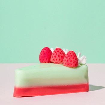 Baveal - Pasta Sanatı Çilekli Pasta Dilimi Nemlendirici Sabun