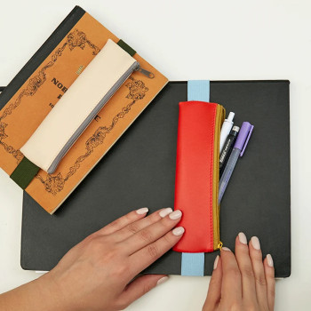 Kikkerland - Defter Üstü Renkli Fermuarlı & Lastikli Kalemlik