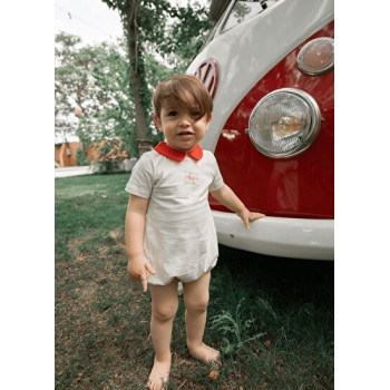 Lucas Hi Nakışlı Ekru/Nar Çiçeği Erkek Bebek Tulum Lucas Hi Nakışlı Ekru/Nar Çiçeği Erkek Bebek Tulum