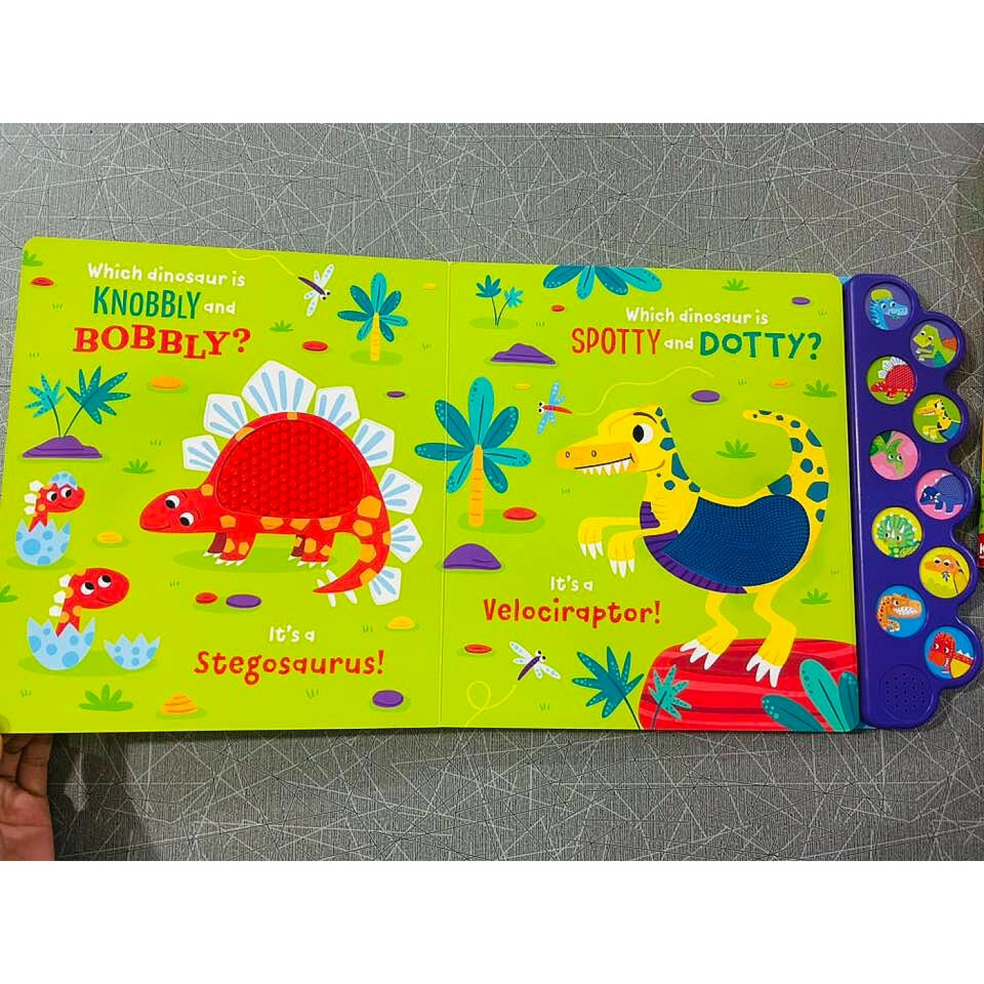 10 Fun Sounds Touch and Feel: Dinosaurs 10 Fun Sounds Touch and Feel: Dinosaurs