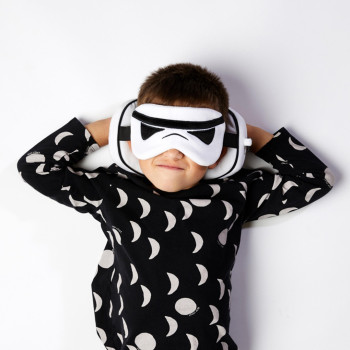 Relaxeazzz The Original Stormtrooper Shaped Seyahat Yastığı ve Göz Bandı Relaxeazzz The Original Stormtrooper Shaped Seyahat Yastığı ve Göz Bandı