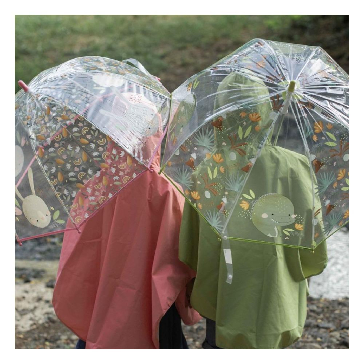 Sassi Çocuk Panço Yağmurluk - Güçlü Dinozor - 1.990,00TL TL - Kiki's Corner Sassi Çocuk Panço Yağmurluk - Güçlü Dinozor - Şemsiyeler Görseli