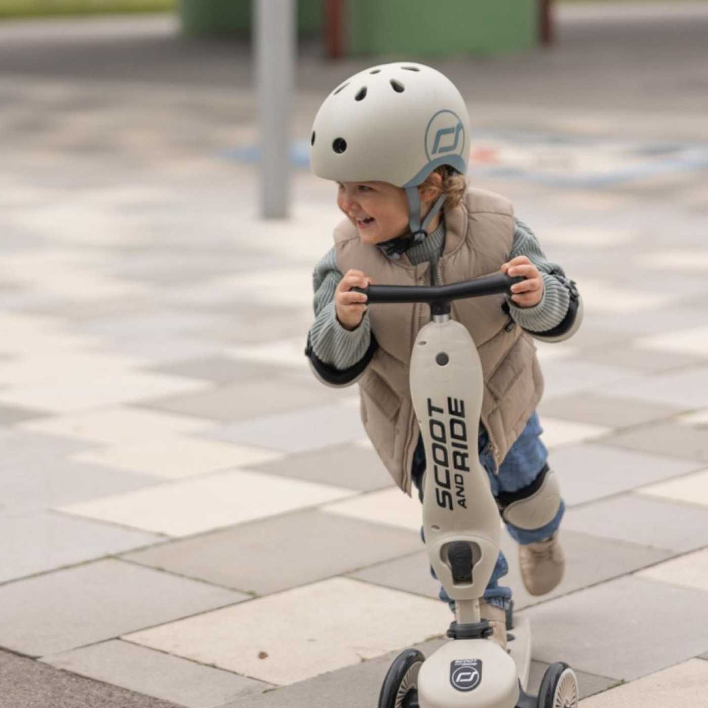 Scoot and Ride S-M Dizlik ve Dirseklik Scooter Koruyucu Set Açık Gri