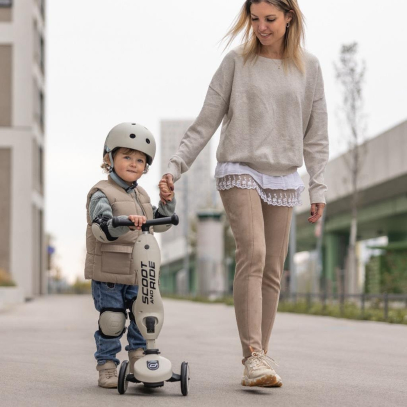 Scoot and Ride S-M Dizlik ve Dirseklik Scooter Koruyucu Set Açık Gri