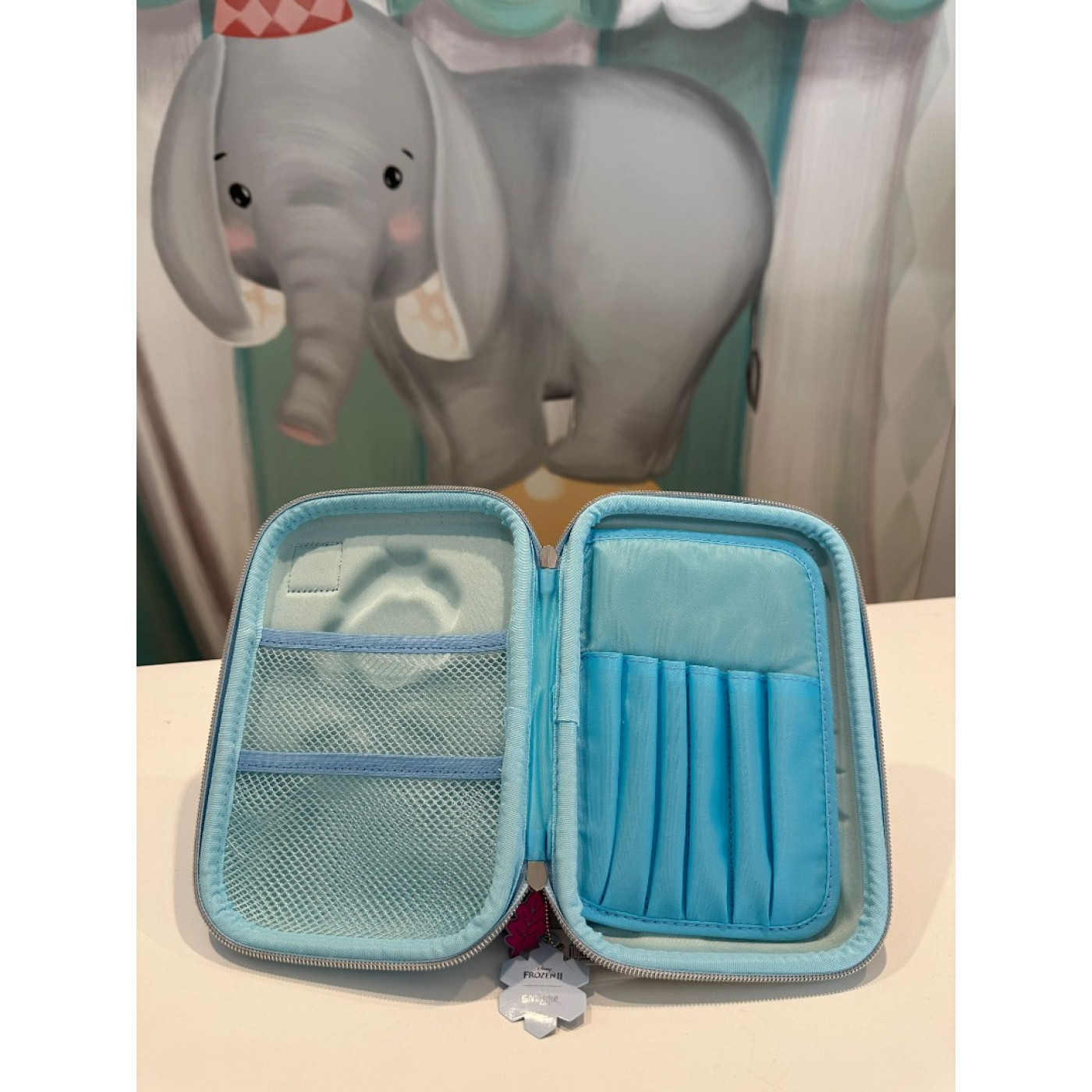 Smiggle – Disney'in Karlar Ülkesi Elsa Hardrop Kalem Kutusu - 9332934205888 - 9332934205888